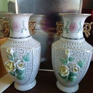 Vintage Floral White and Gold Vase Set